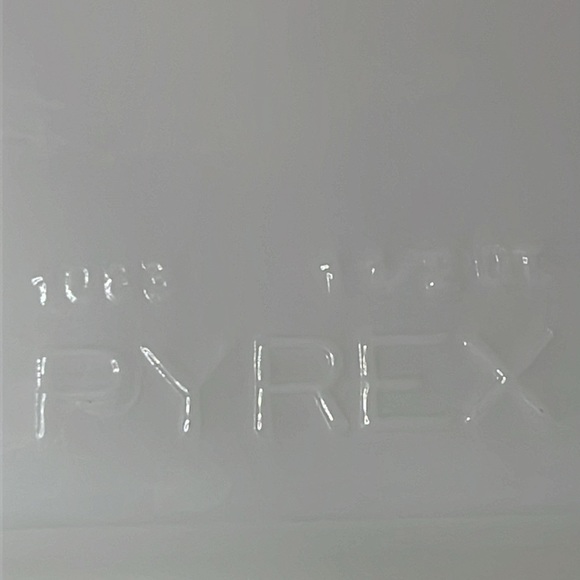 Pyrex divided dish - Picture 3 of 5